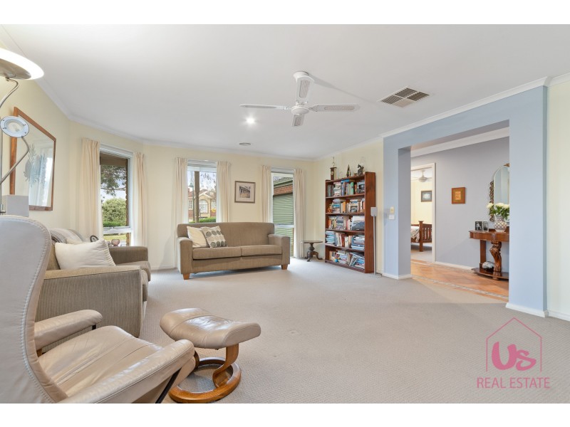 8 Heatherwood Grove, Langwarrin VIC 3910