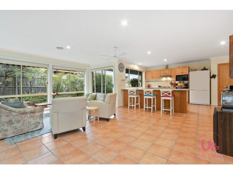 8 Heatherwood Grove, Langwarrin VIC 3910