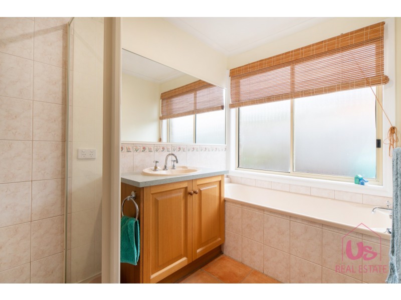 8 Heatherwood Grove, Langwarrin VIC 3910