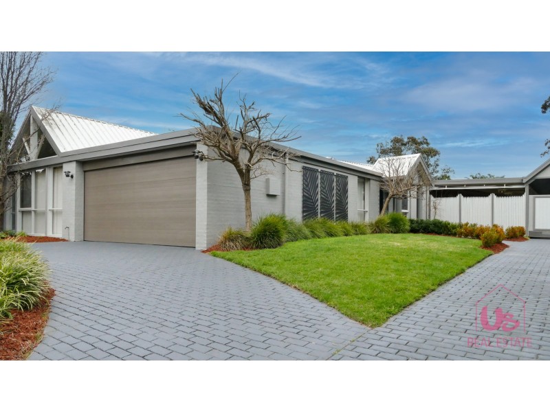 4 Woodside Avenue, Frankston South VIC 3199