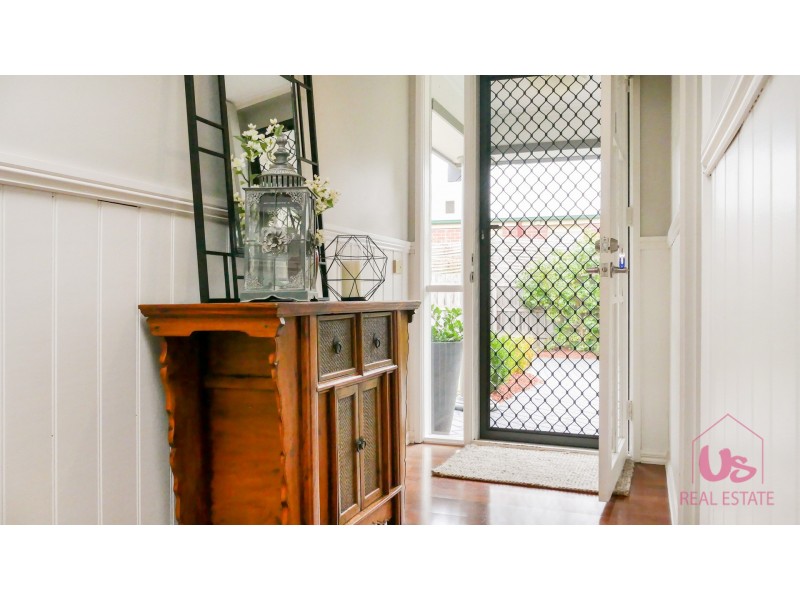 4 Woodside Avenue, Frankston South VIC 3199