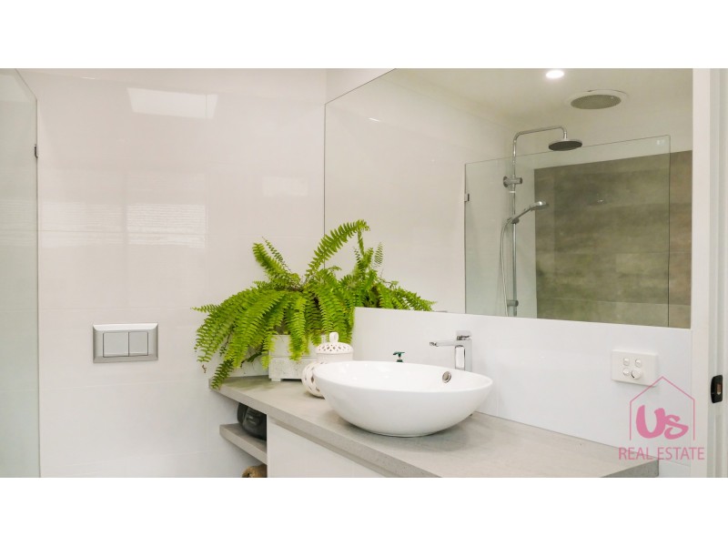 4 Woodside Avenue, Frankston South VIC 3199