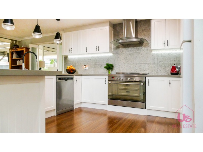 4 Woodside Avenue, Frankston South VIC 3199