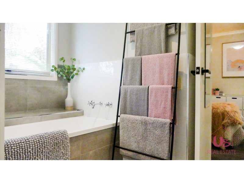 4 Woodside Avenue, Frankston South VIC 3199