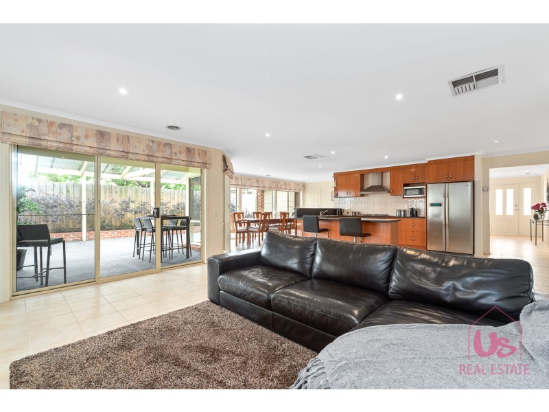 7 Kibo Court, Cranbourne North VIC 3977