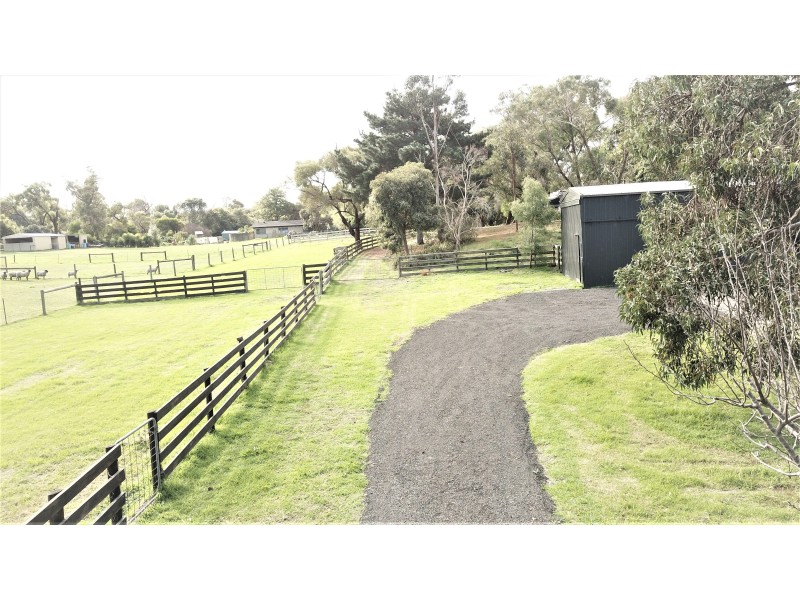 29 Browns Road, Devon Meadows VIC 3977