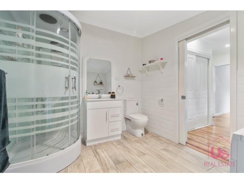 29 Browns Road, Devon Meadows VIC 3977