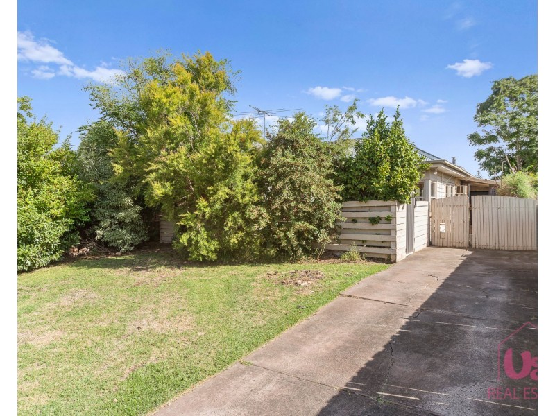 13 Bayside Grove, Seaford VIC 3198