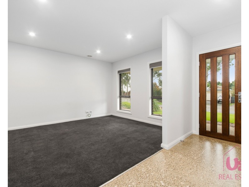 30 Flame Robin Drive, Langwarrin VIC 3910