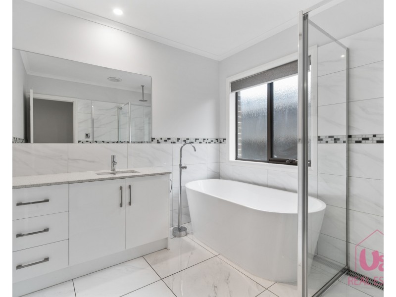 30 Flame Robin Drive, Langwarrin VIC 3910