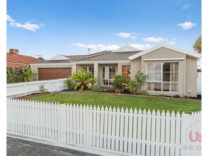 11 Spring Water Crescent, Cranbourne VIC 3977