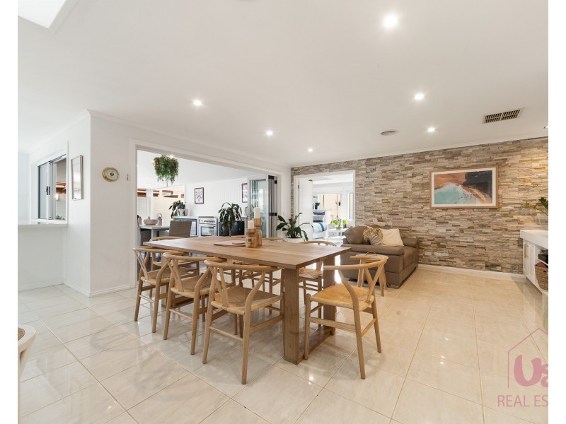 11 Spring Water Crescent, Cranbourne VIC 3977