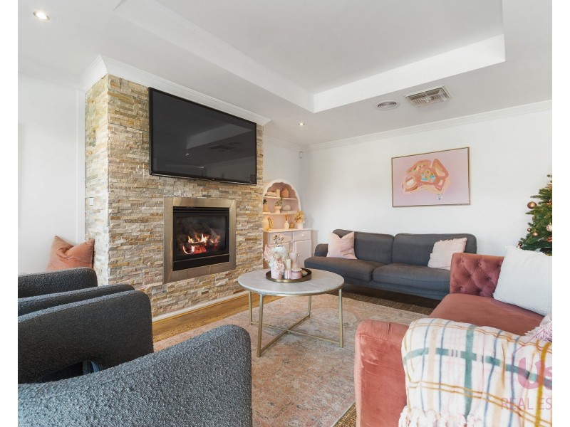 11 Spring Water Crescent, Cranbourne VIC 3977