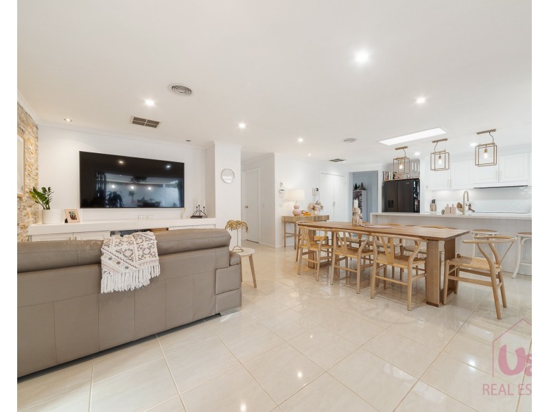 11 Spring Water Crescent, Cranbourne VIC 3977