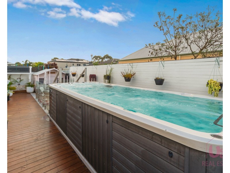 11 Spring Water Crescent, Cranbourne VIC 3977