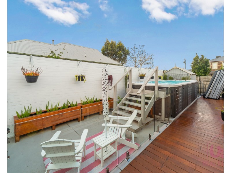 11 Spring Water Crescent, Cranbourne VIC 3977