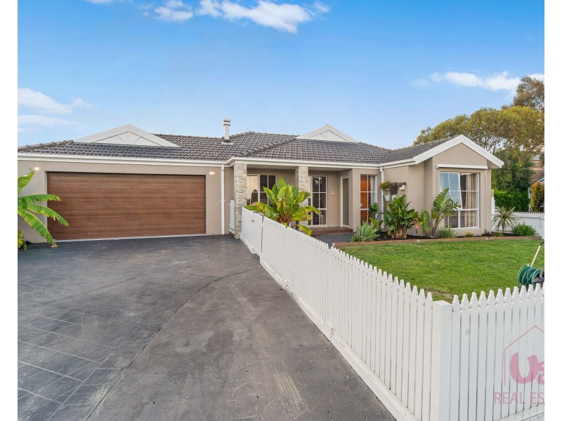 11 Spring Water Crescent, Cranbourne VIC 3977