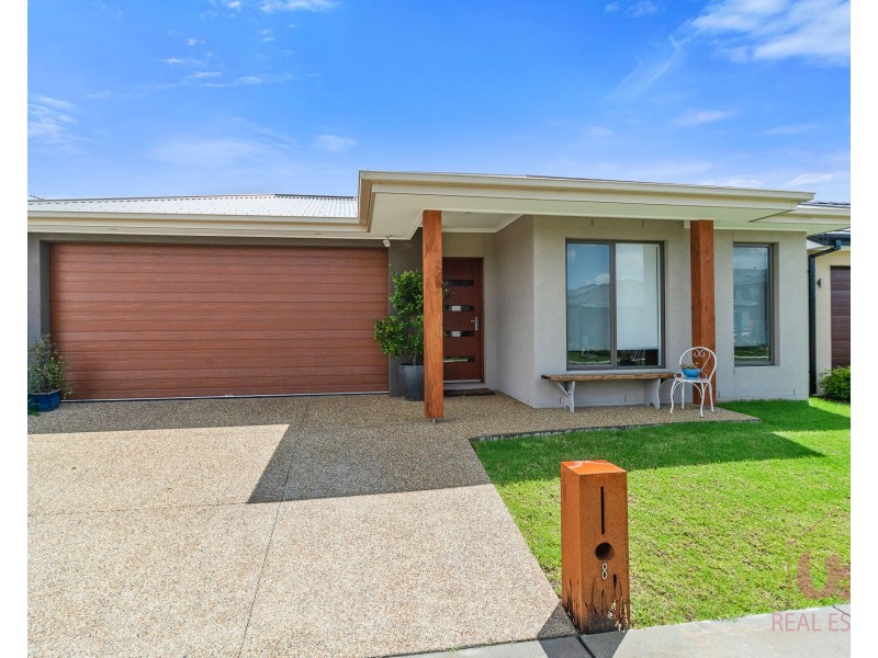 8 Merano Circuit, Cranbourne South VIC 3977
