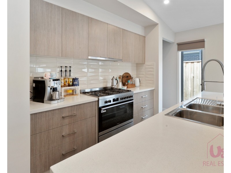 8 Merano Circuit, Cranbourne South VIC 3977