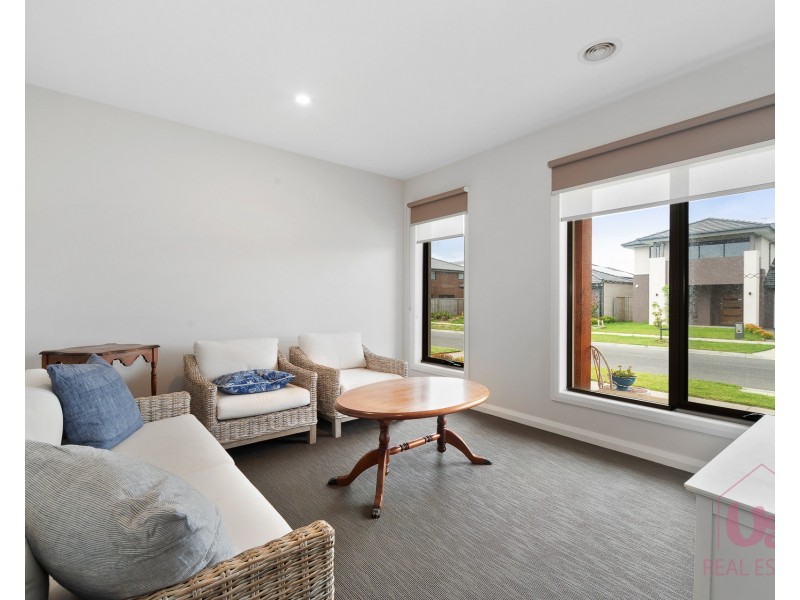 8 Merano Circuit, Cranbourne South VIC 3977