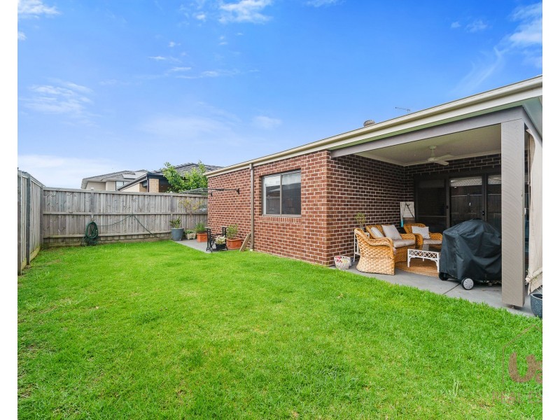 8 Merano Circuit, Cranbourne South VIC 3977