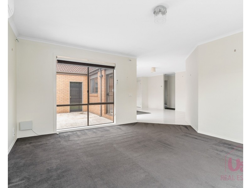 45 Taplan Crescent, Cranbourne West VIC 3977