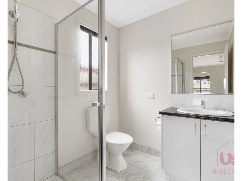 45 Taplan Crescent, Cranbourne West VIC 3977