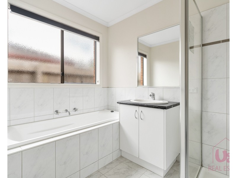 45 Taplan Crescent, Cranbourne West VIC 3977