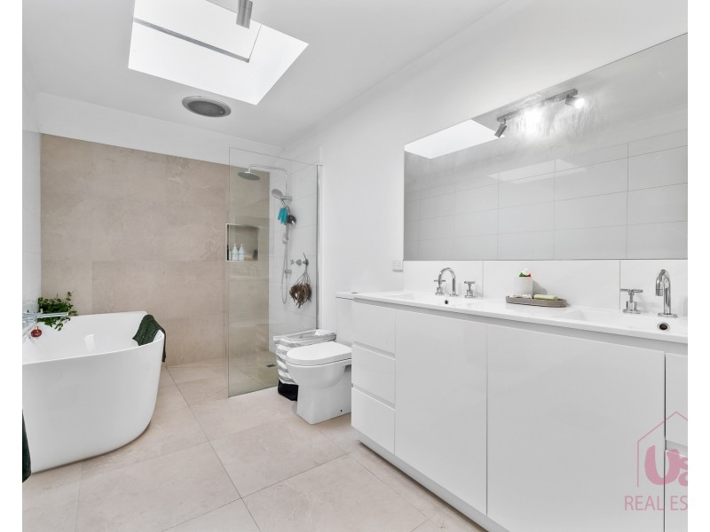 16 Hayden Avenue, Frankston VIC 3199