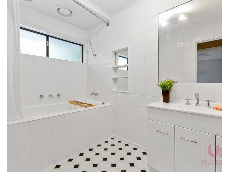 16 Hayden Avenue, Frankston VIC 3199