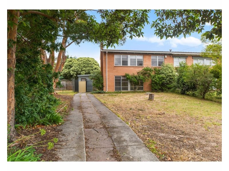 16 Hickory Crescent, Frankston North VIC 3200