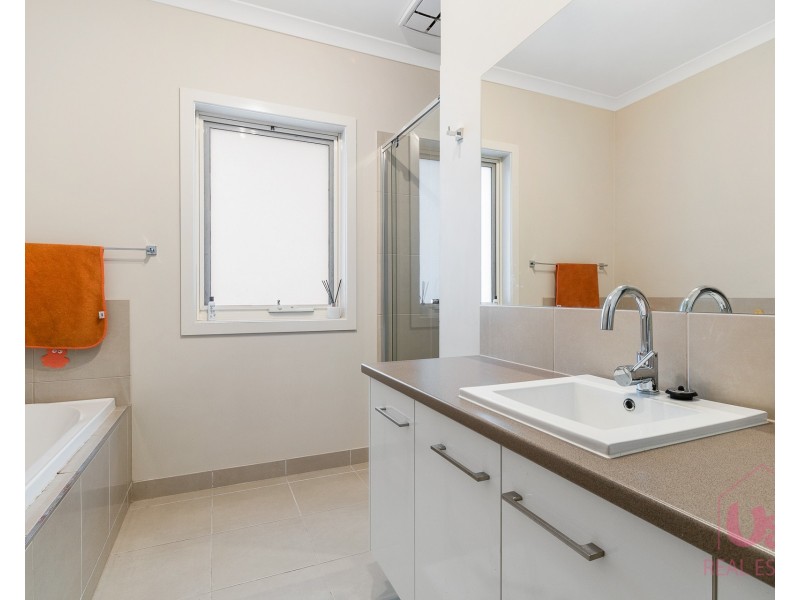 2/16 Stirling Street, Ferntree Gully VIC 3156