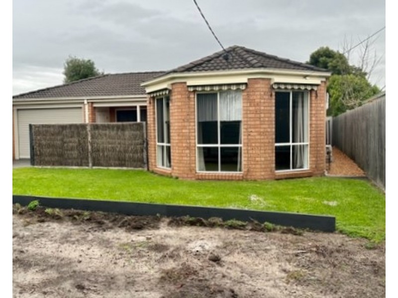 219 Ninth Avenue, Rosebud VIC 3939