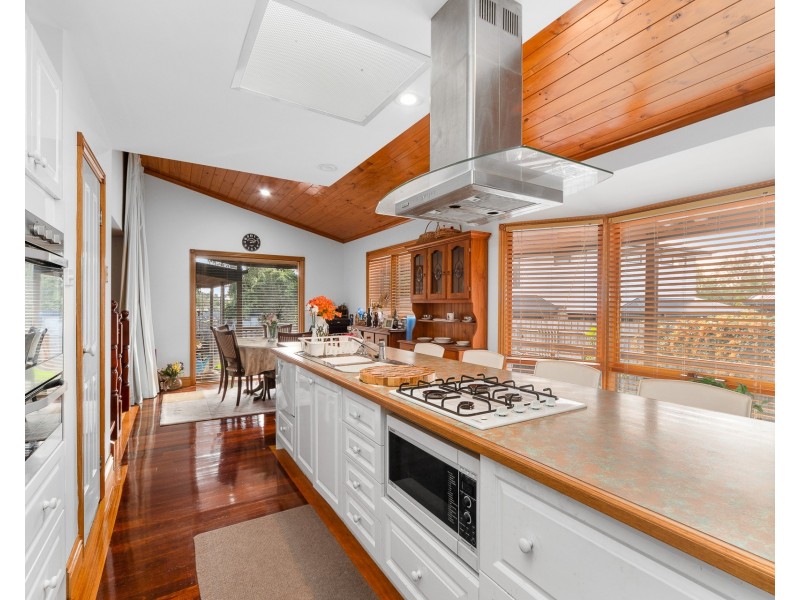 5 Ash Grove South, Langwarrin VIC 3910