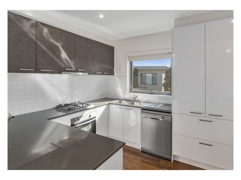 1 Carnation Court, Frankston VIC 3199