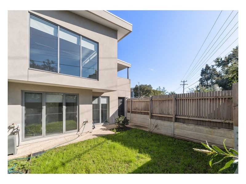 1 Carnation Court, Frankston VIC 3199