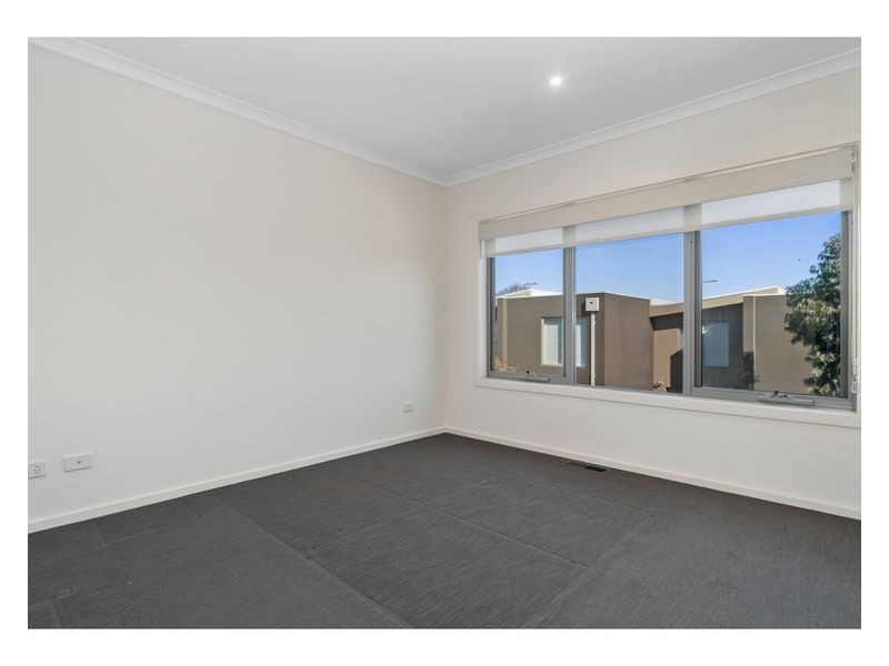 1 Carnation Court, Frankston VIC 3199