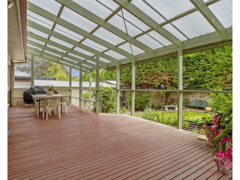 4 Wes Crescent, Ferntree Gully VIC 3156