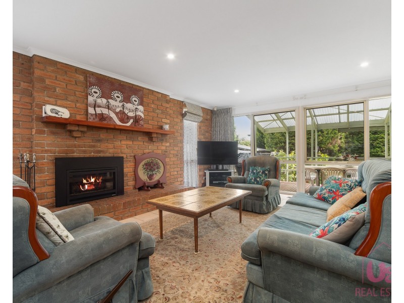 4 Wes Crescent, Ferntree Gully VIC 3156