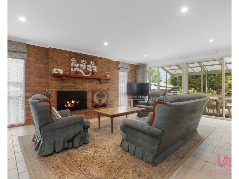 4 Wes Crescent, Ferntree Gully VIC 3156