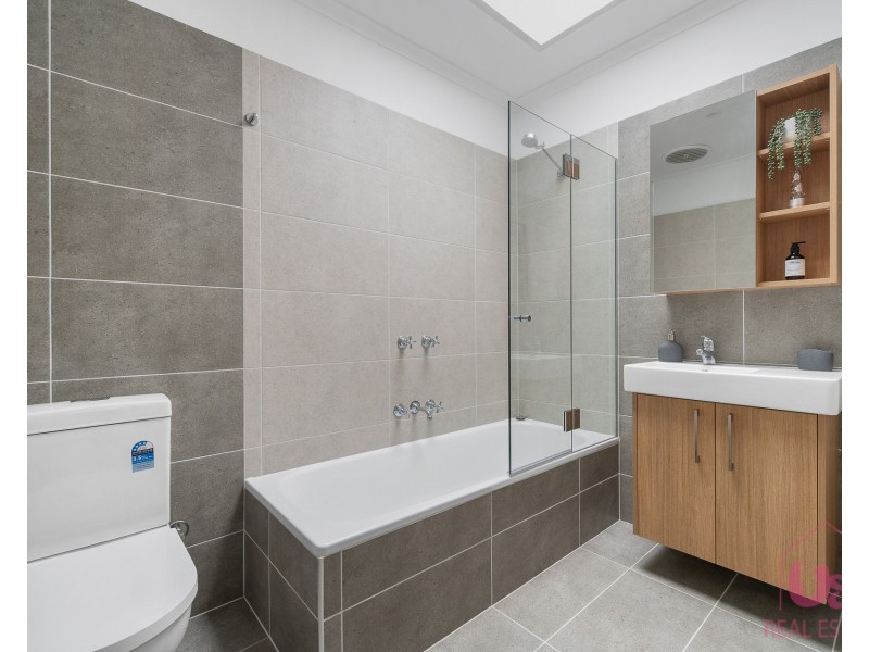 4 Wes Crescent, Ferntree Gully VIC 3156