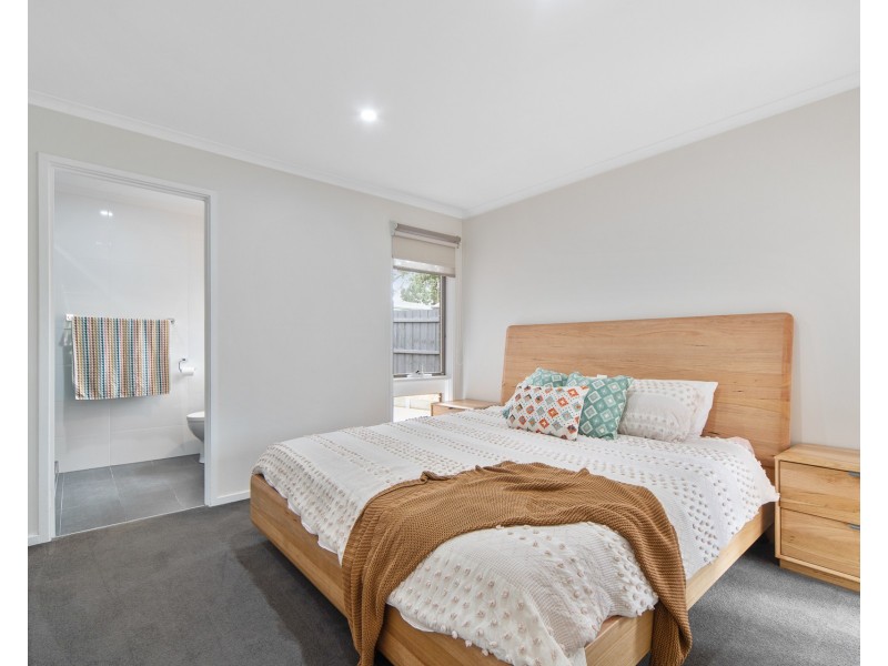 70 Pembroke Drive, Somerville VIC 3912