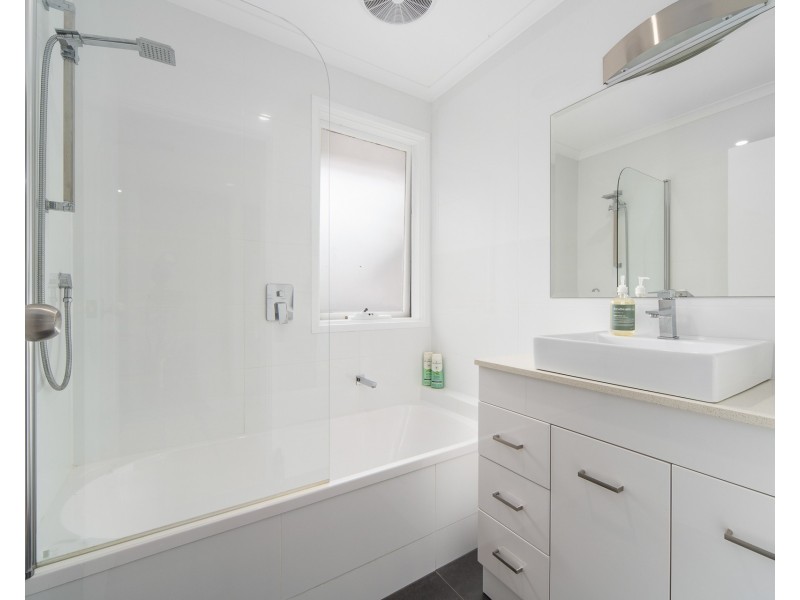 70 Pembroke Drive, Somerville VIC 3912