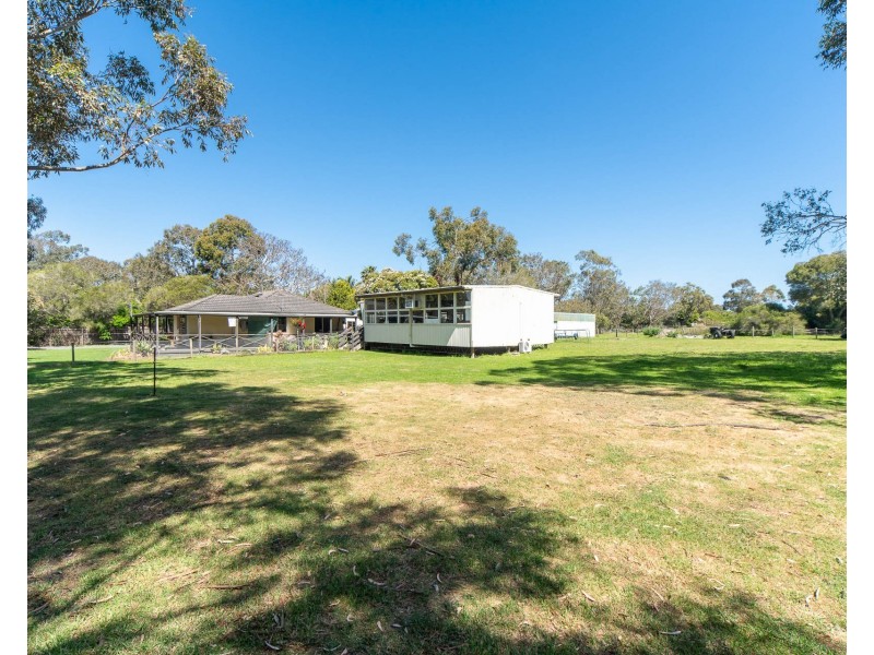 20 Facey Road, Devon Meadows VIC 3977