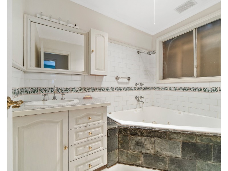 20 Facey Road, Devon Meadows VIC 3977