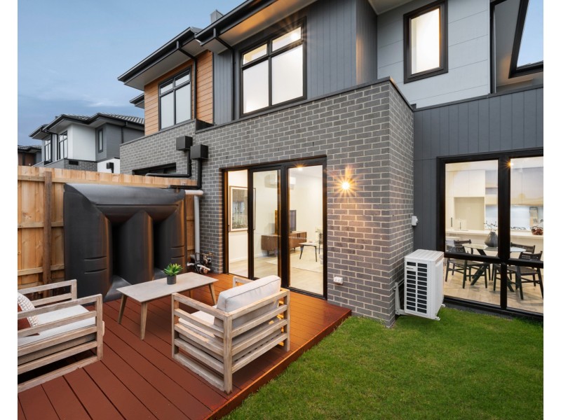 27 Pindari Crescent, Langwarrin VIC 3910