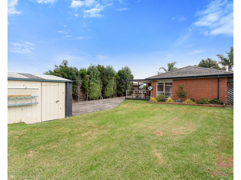 27 Laurel Crescent, Carrum Downs VIC 3201