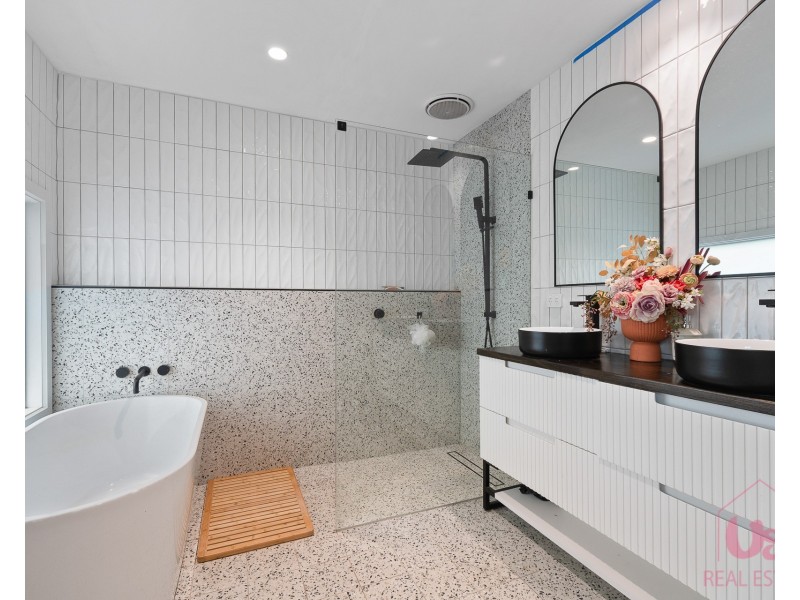 27 Laurel Crescent, Carrum Downs VIC 3201