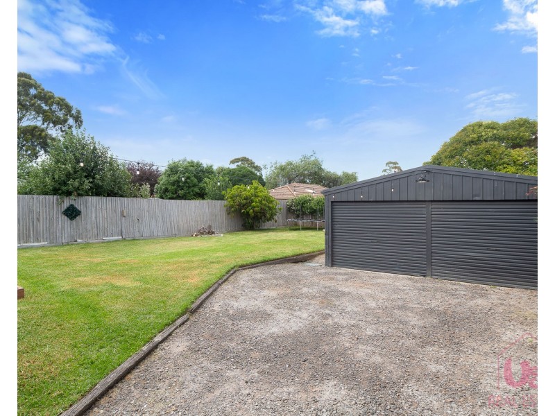 27 Laurel Crescent, Carrum Downs VIC 3201