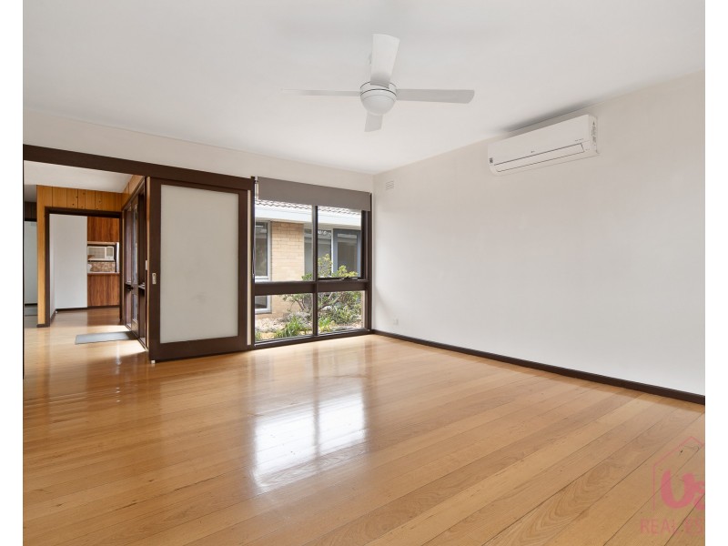 6 Bunarong Drive, Frankston VIC 3199